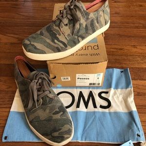 TOMS Paseos Canvas Shoes